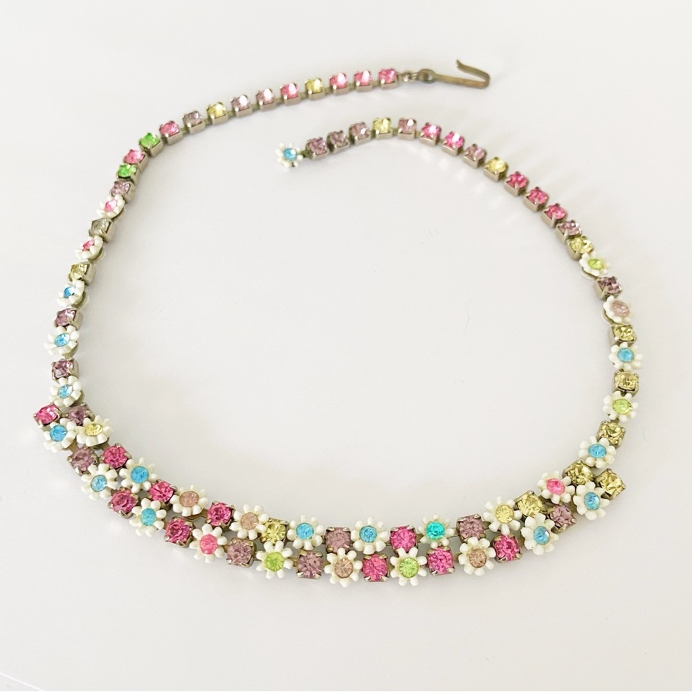 Vintage Leru rhinestone daisy flower pastel spring uranium glass necklace 15” - Picture 7 of 9